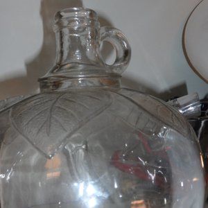 white house vinegar jug shaped like apple NICE